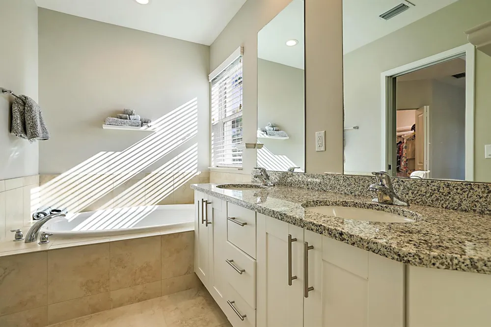 6216 SE Portofino Circle Hobe Sound, FL 33455