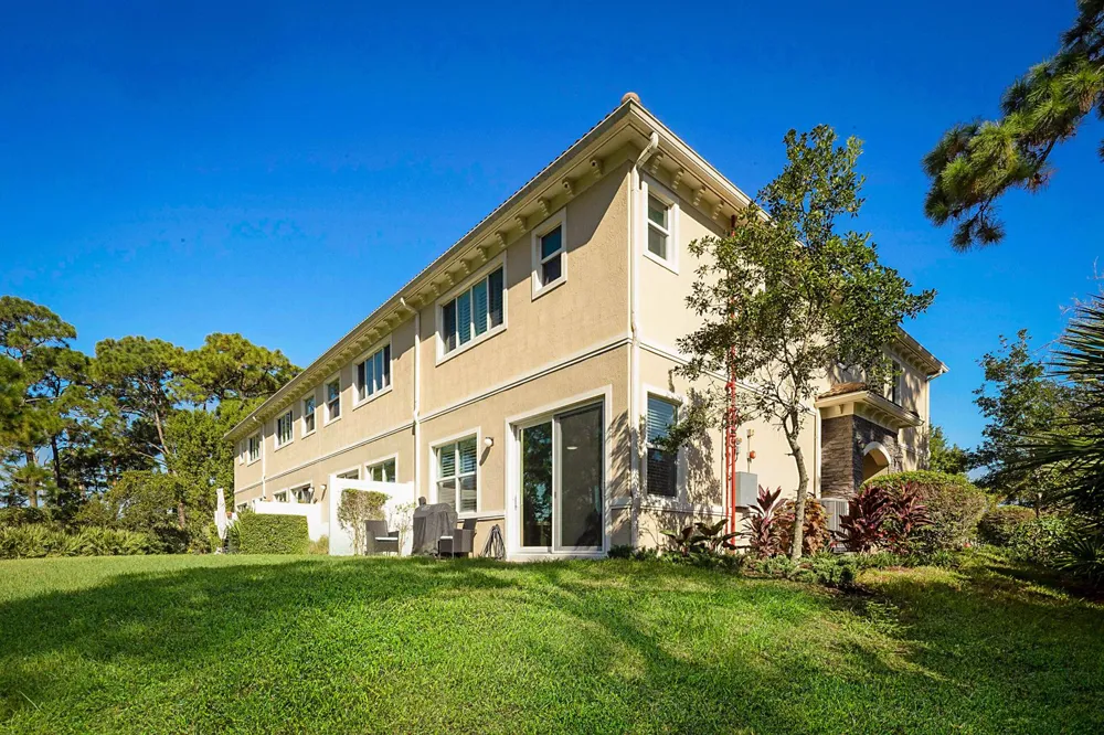 6216 SE Portofino Circle Hobe Sound, FL 33455
