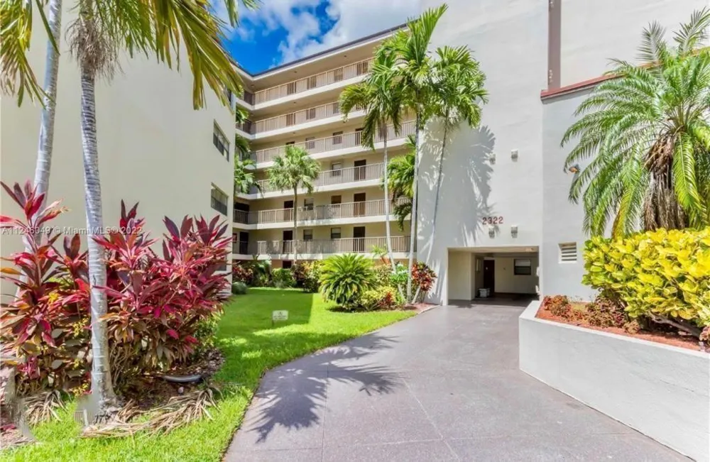 2322 S CYPRESS BEND DRIVE #210 Pompano Beach, FL 33069