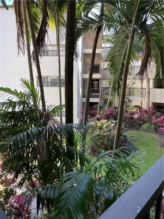 2322 S CYPRESS BEND DRIVE #210 Pompano Beach, FL 33069