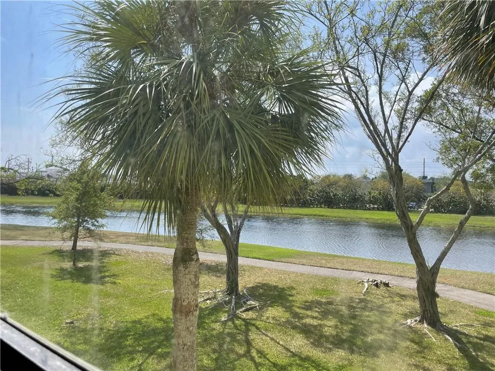 2322 S CYPRESS BEND DRIVE #210 Pompano Beach, FL 33069