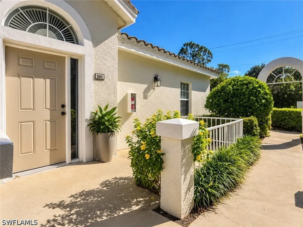 Satinleaf Road S #201 Naples, FL 34109