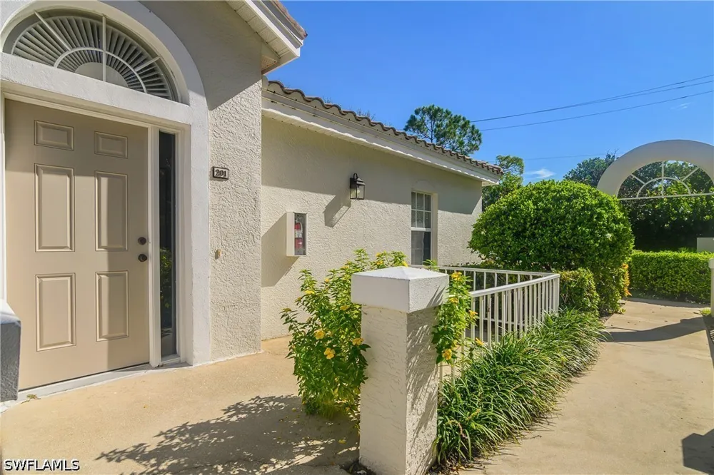 Satinleaf Road S #201 Naples, FL 34109