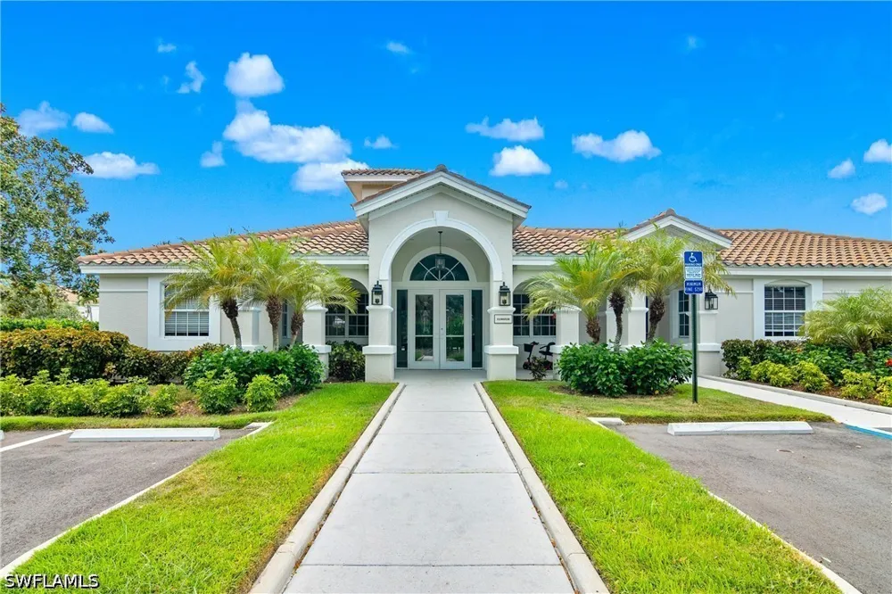 Satinleaf Road S #201 Naples, FL 34109