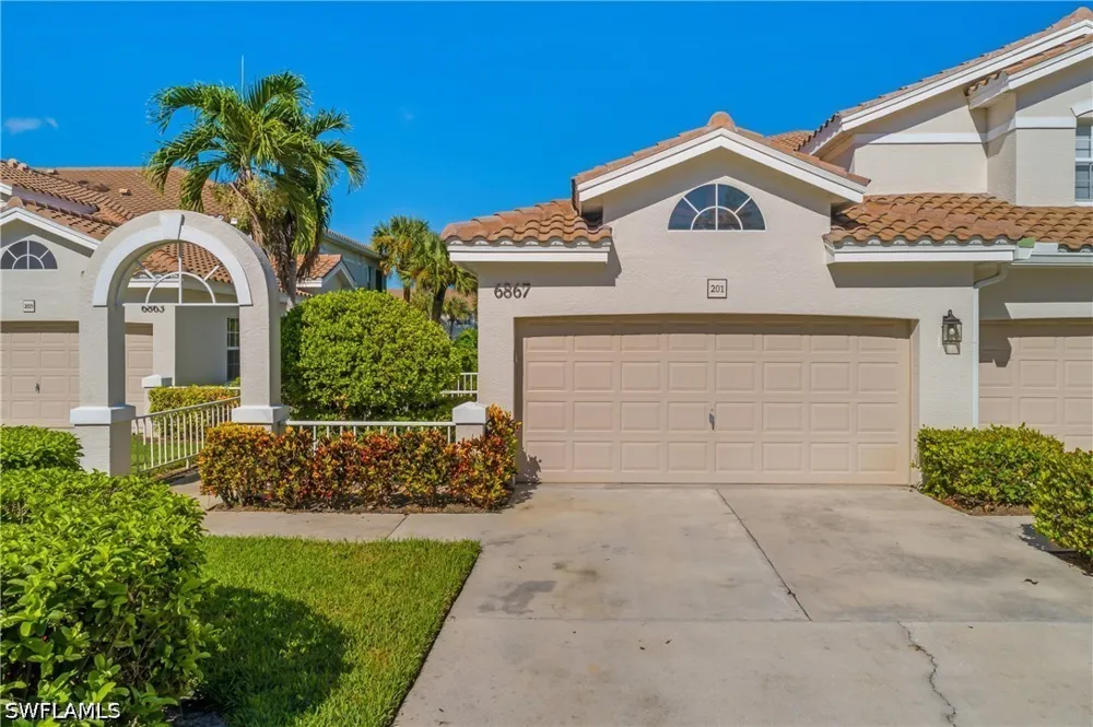 Satinleaf Road S #201 Naples, FL 34109