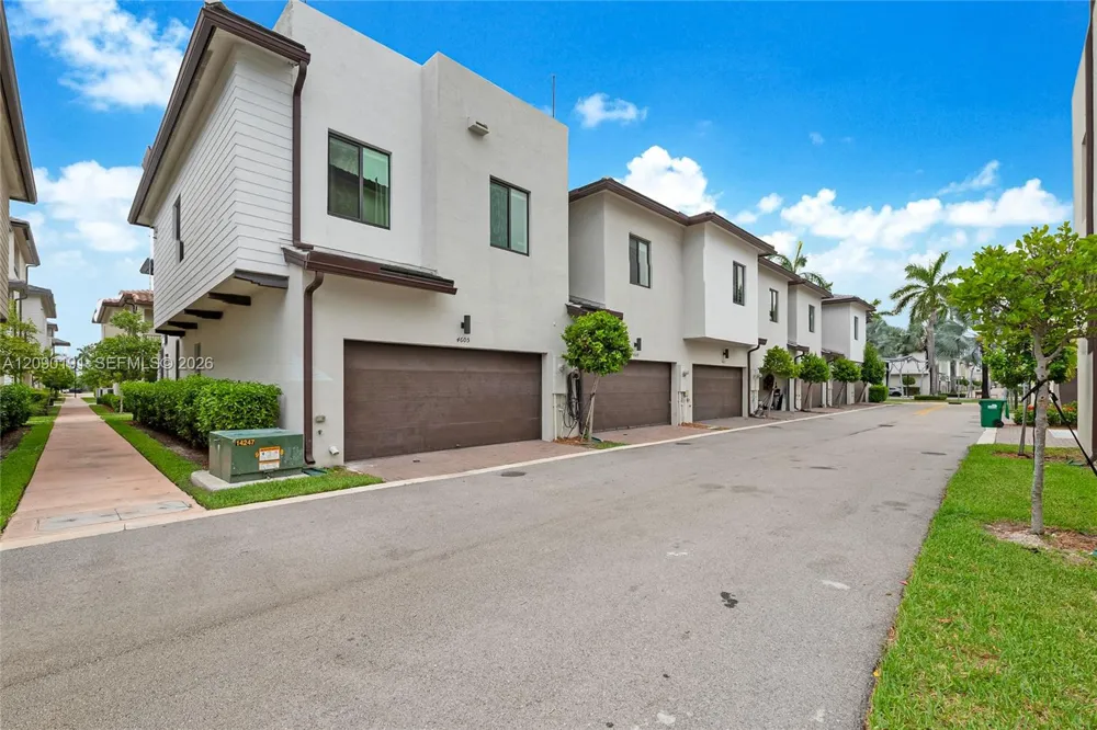 4605 NW 83rd Path Doral, FL 33166