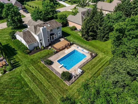 3416 Surrey Lane