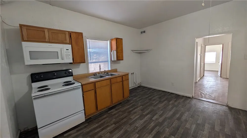 322 E Henrietta Avenue Kingsville, TX 78363