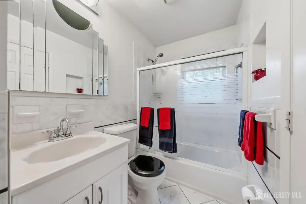 26 Bradford Road East Brunswick, NJ 08816