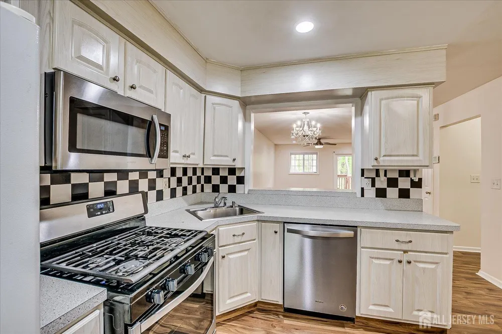 12 Tulip Court Edison, NJ 08820