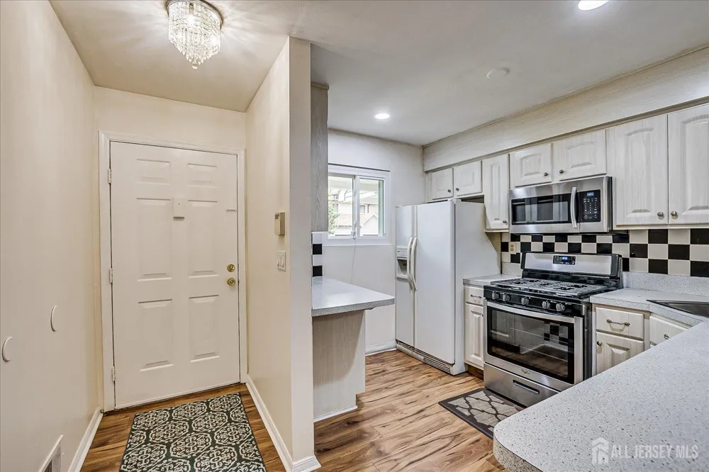 12 Tulip Court Edison, NJ 08820