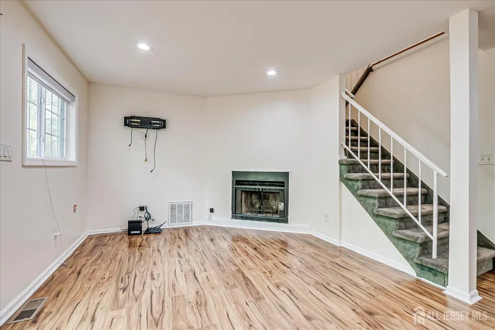 12 Tulip Court Edison, NJ 08820