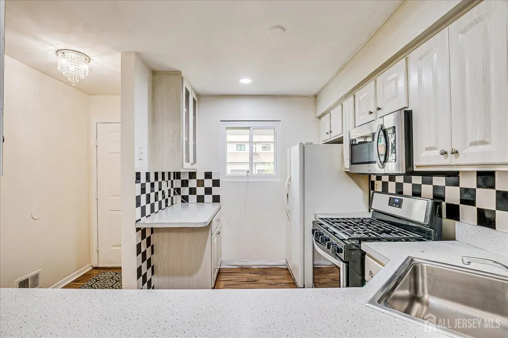 12 Tulip Court Edison, NJ 08820