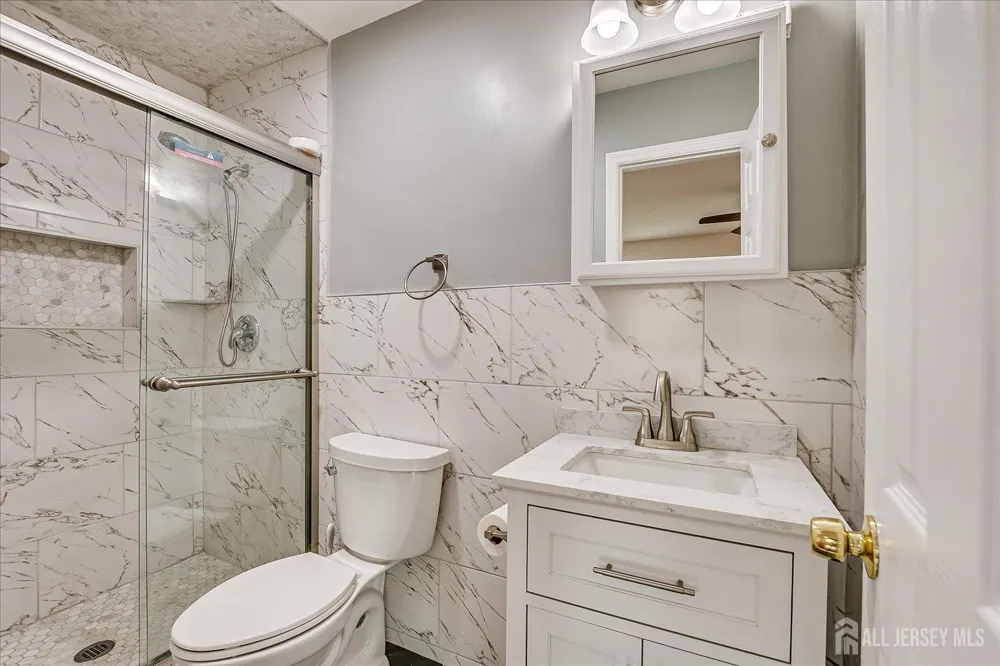 12 Tulip Court Edison, NJ 08820