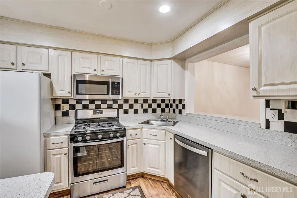 12 Tulip Court Edison, NJ 08820