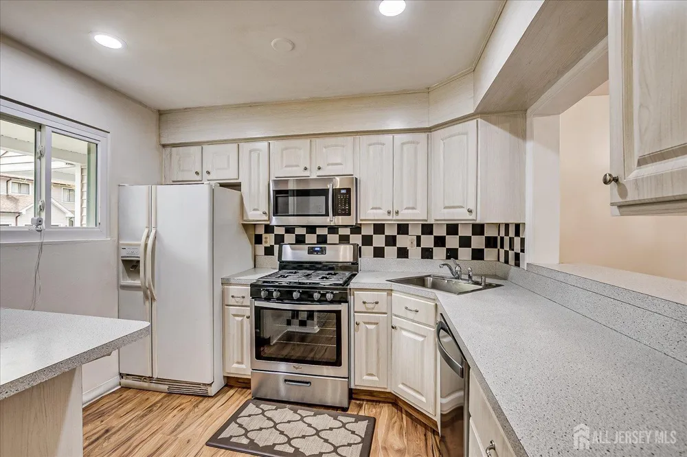 12 Tulip Court Edison, NJ 08820
