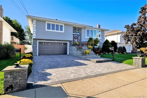 569 Links Drive S