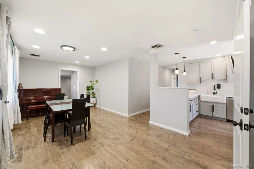 90 Conklin Street Farmingdale, NY 11735