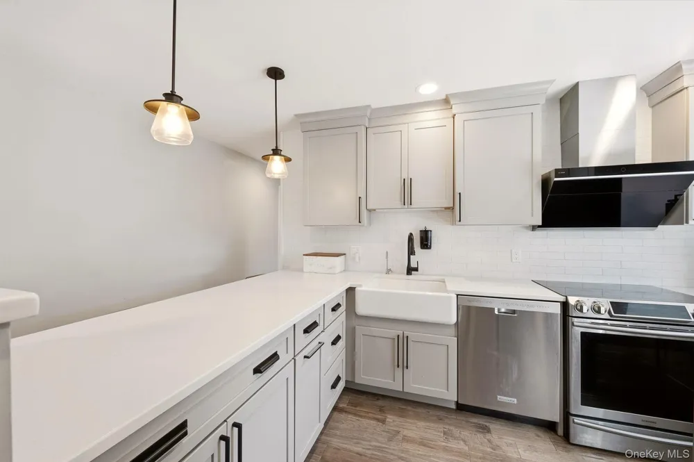 90 Conklin Street Farmingdale, NY 11735