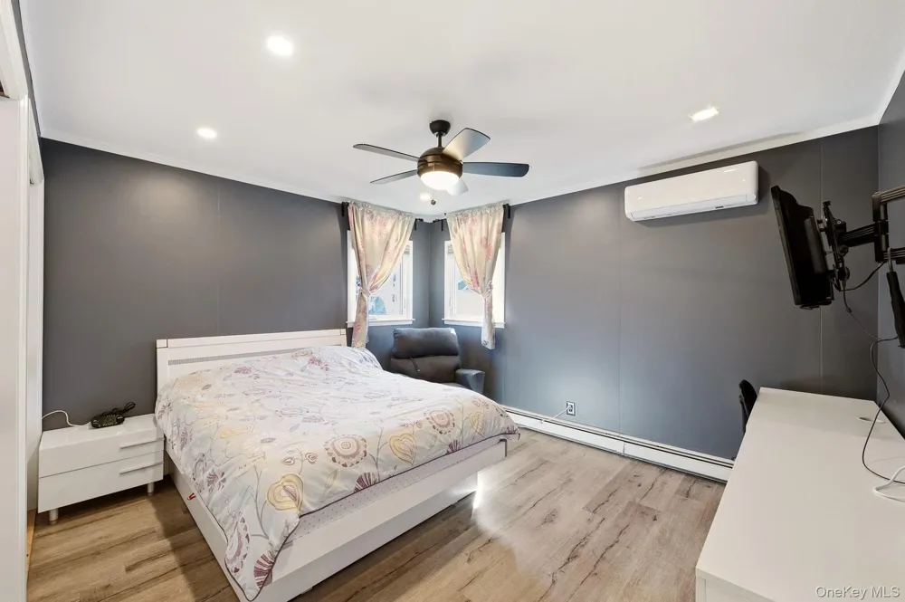 90 Conklin Street Farmingdale, NY 11735