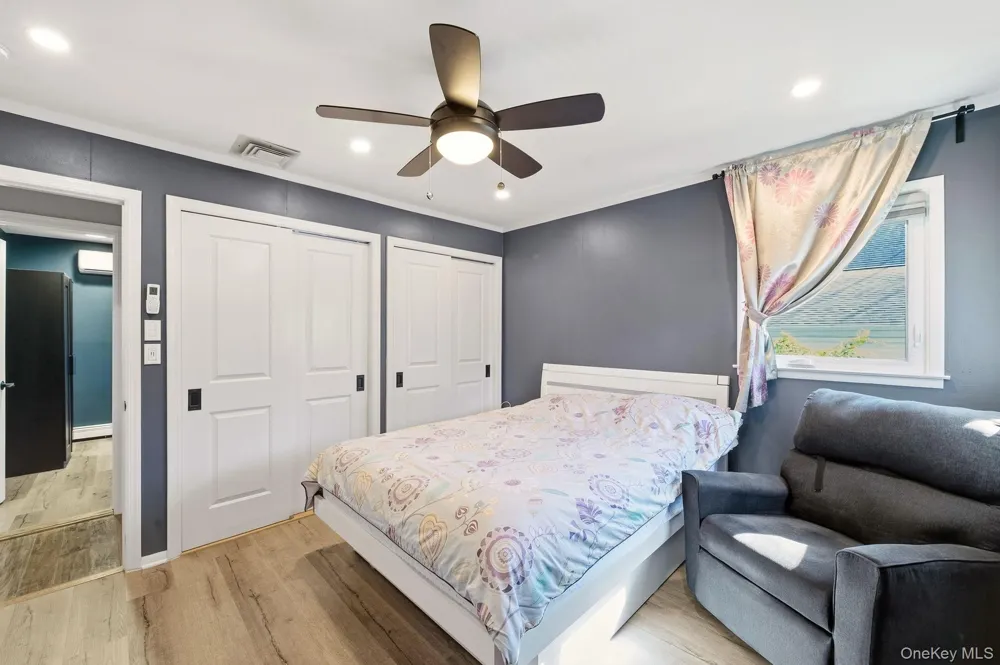 90 Conklin Street Farmingdale, NY 11735