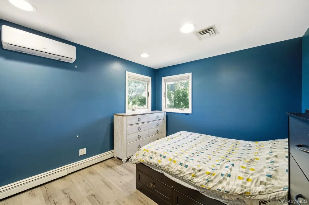 90 Conklin Street Farmingdale, NY 11735
