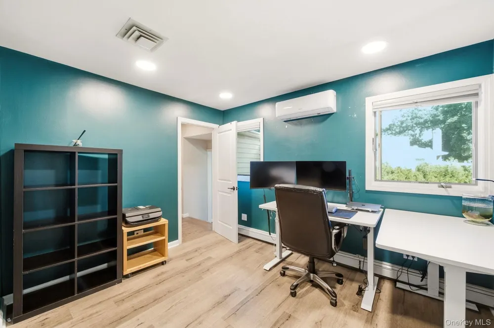 90 Conklin Street Farmingdale, NY 11735
