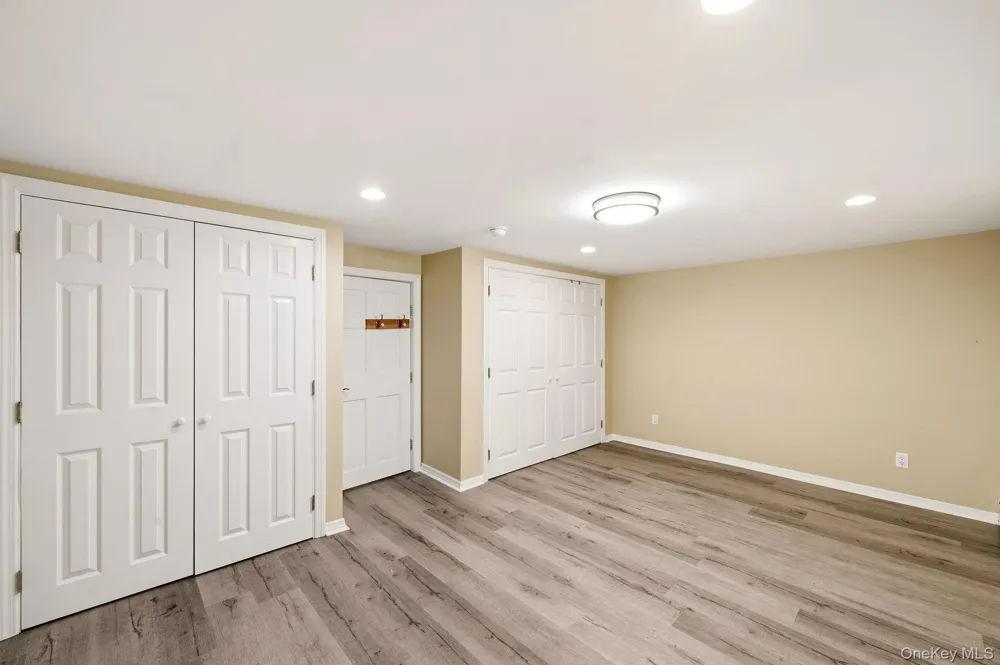 90 Conklin Street Farmingdale, NY 11735