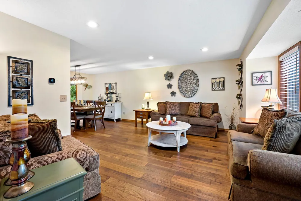 112112 Haering Lane Chaska, MN 55318