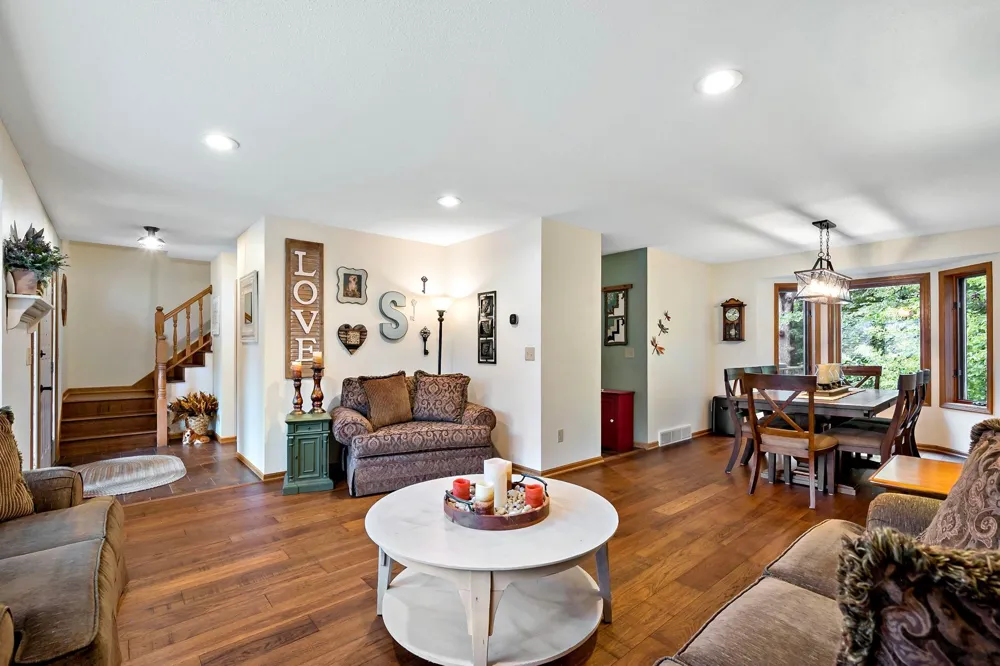 112112 Haering Lane Chaska, MN 55318