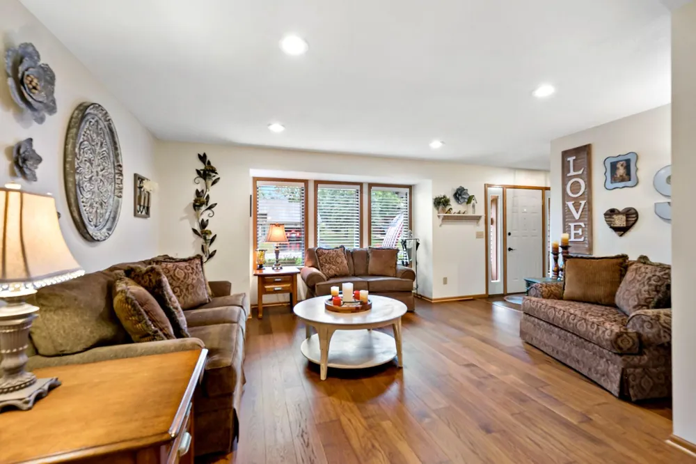 112112 Haering Lane Chaska, MN 55318