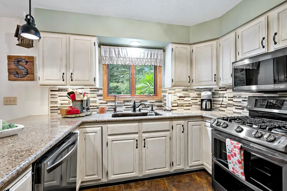 112112 Haering Lane Chaska, MN 55318