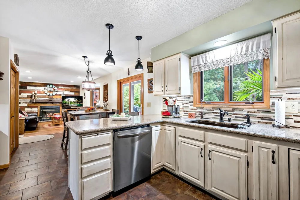 112112 Haering Lane Chaska, MN 55318