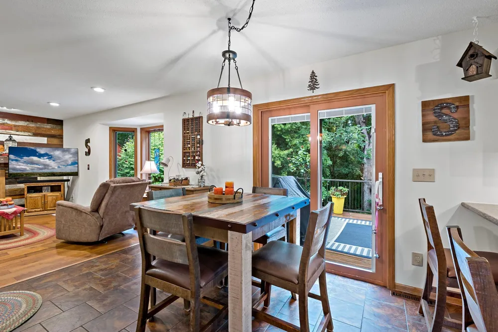 112112 Haering Lane Chaska, MN 55318