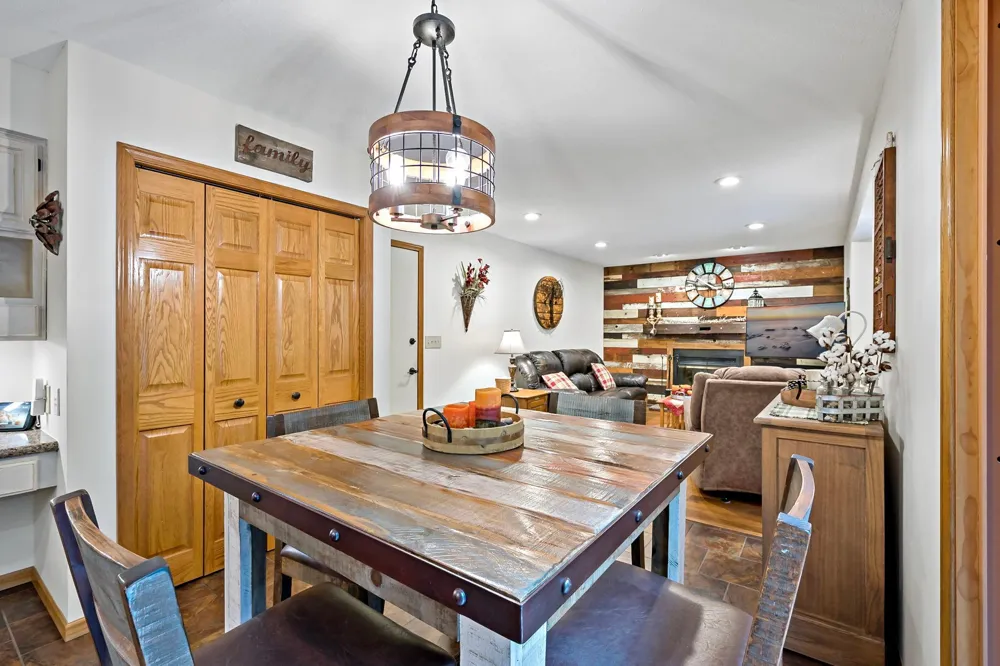 112112 Haering Lane Chaska, MN 55318