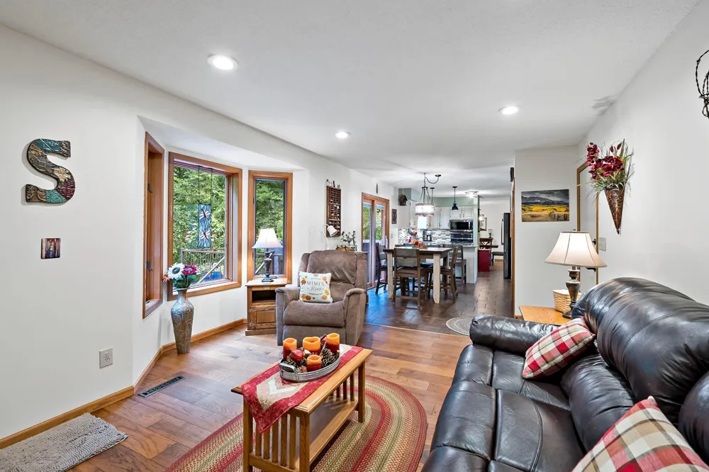 112112 Haering Lane Chaska, MN 55318
