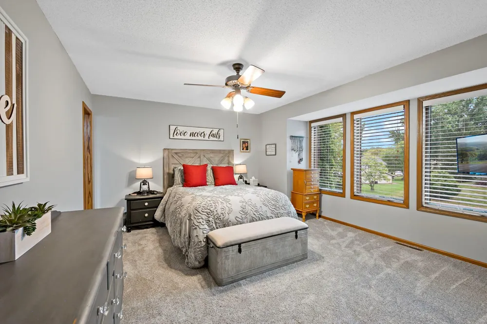 112112 Haering Lane Chaska, MN 55318
