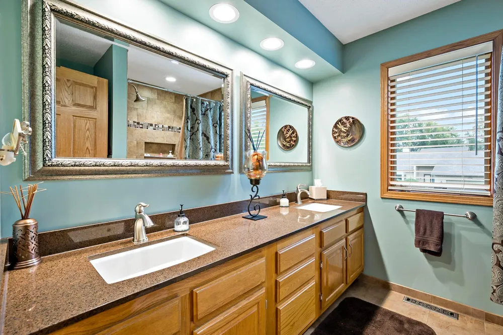 112112 Haering Lane Chaska, MN 55318