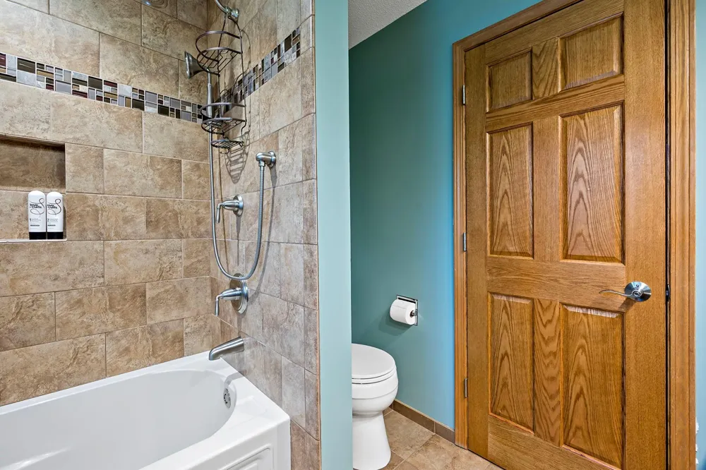 112112 Haering Lane Chaska, MN 55318