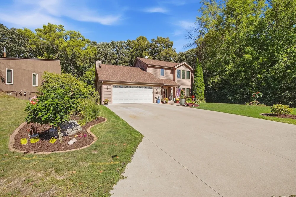 112112 Haering Lane Chaska, MN 55318