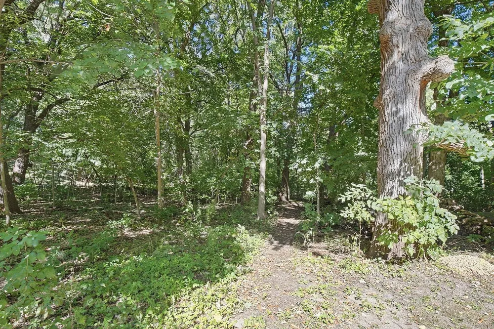 112112 Haering Lane Chaska, MN 55318