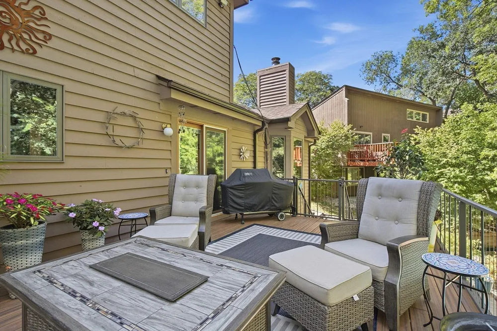 112112 Haering Lane Chaska, MN 55318