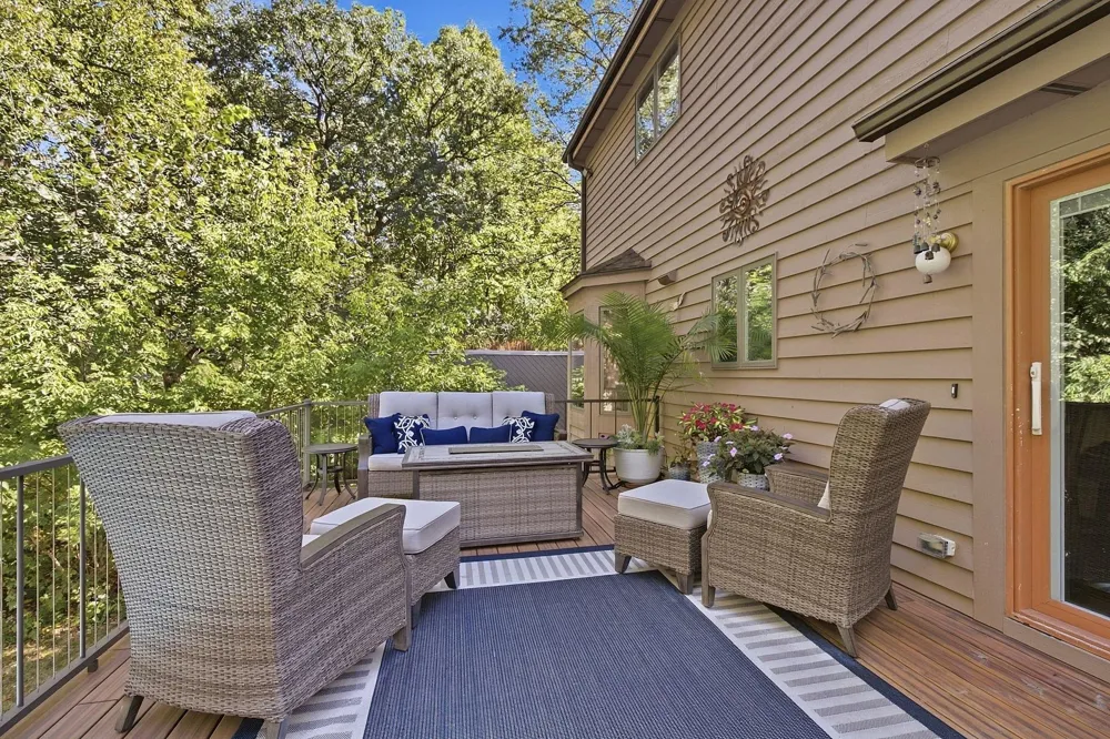 112112 Haering Lane Chaska, MN 55318