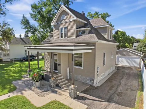 718 6th Street SW