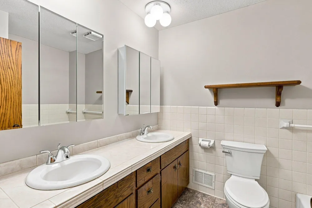 7158 Upper 139th Street W Apple Valley, MN 55124