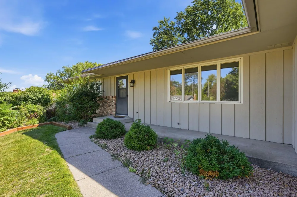7158 Upper 139th Street W Apple Valley, MN 55124