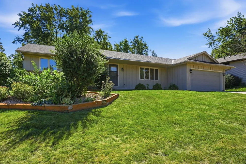 7158 Upper 139th Street W Apple Valley, MN 55124