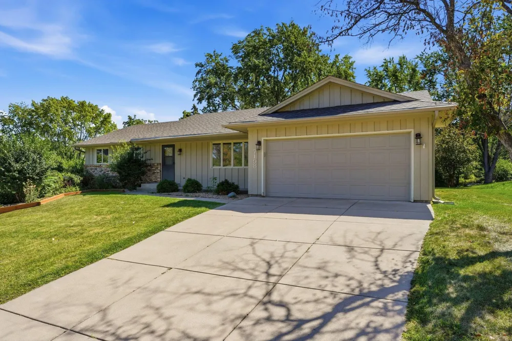 7158 Upper 139th Street W Apple Valley, MN 55124