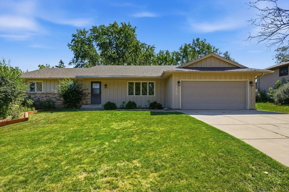 7158 Upper 139th Street W Apple Valley, MN 55124