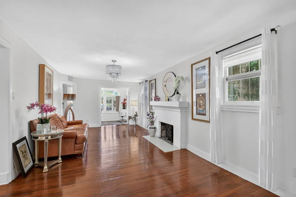 328 Monroe Drive West Palm Beach, FL 33405